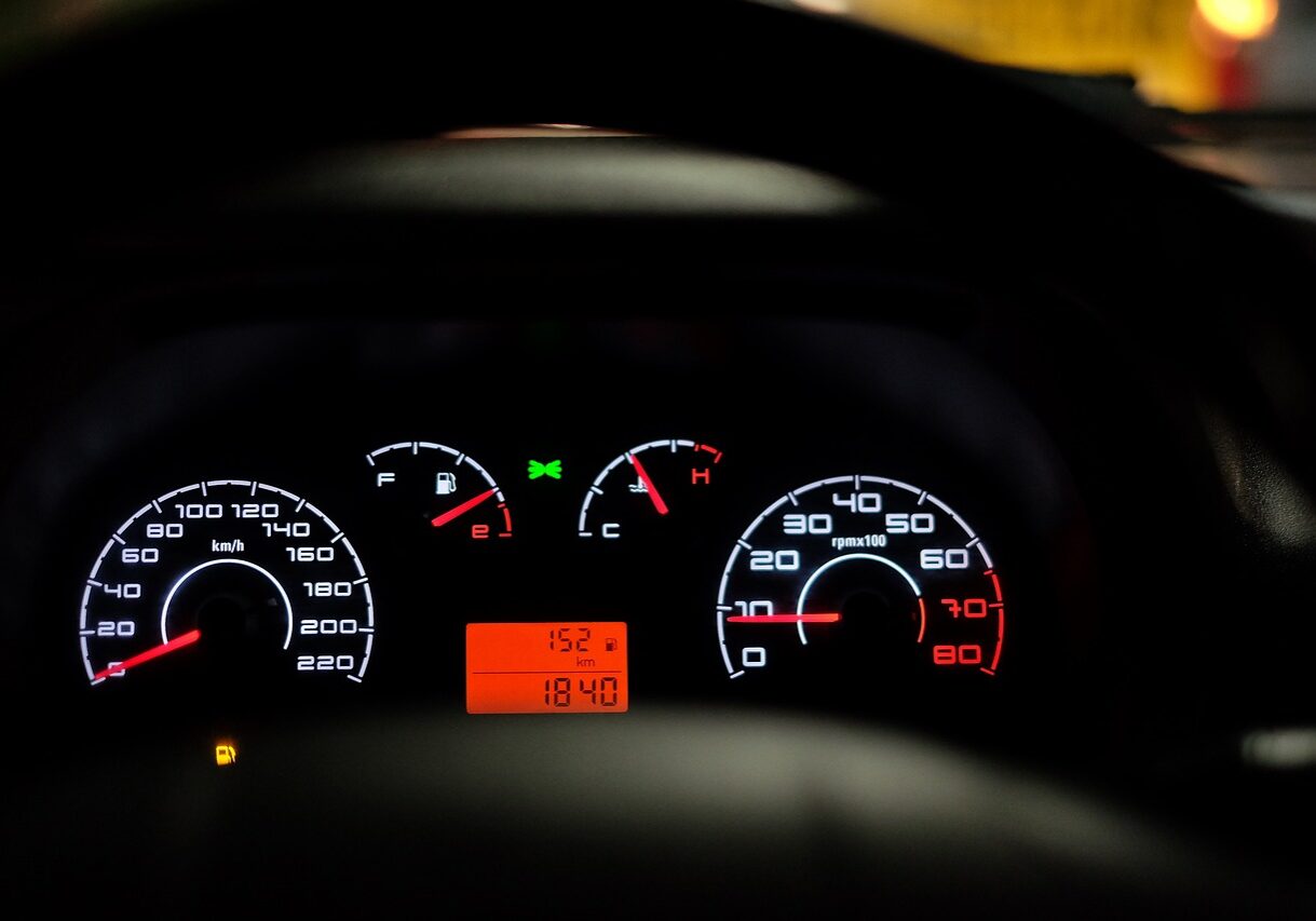 car dashboard, speedometer, speed-2667434.jpg